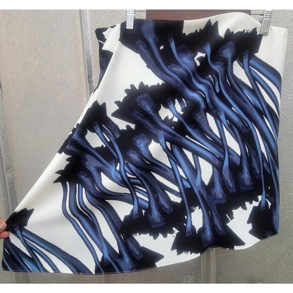 Halston White Strapless Asymetrical Hemline Blue & Black Abstract Floral Sz 10 - Picture 2 of 4